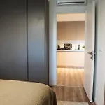 Luxe One Apartment *