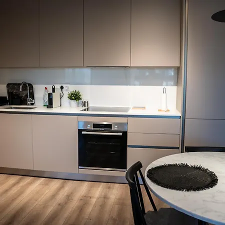 Luxe One Apartment *